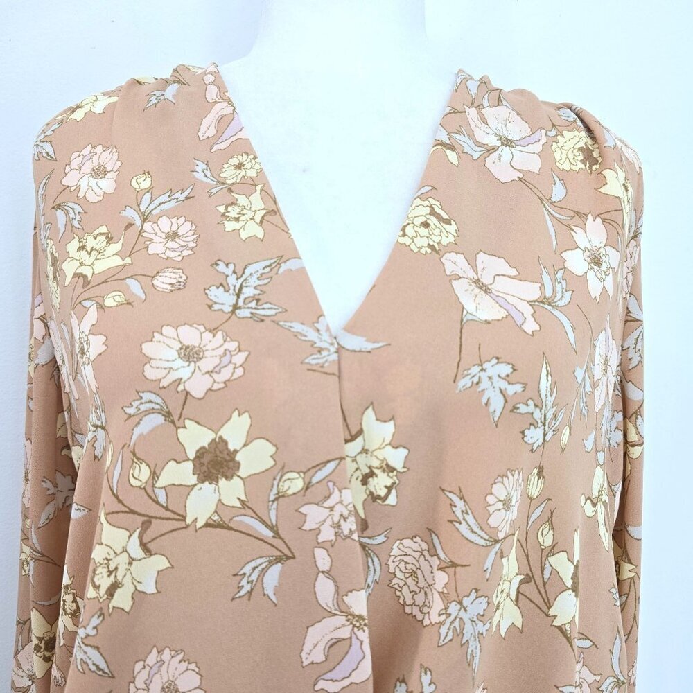 NWT Elodie Surplice Floral DaintyTan Long Sleeve Relaxed Fit Top Women M - Picture 3 of 6